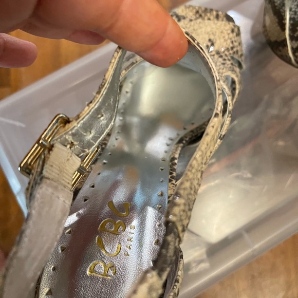 BCBG snake skin size 7B - Picture 7 of 8